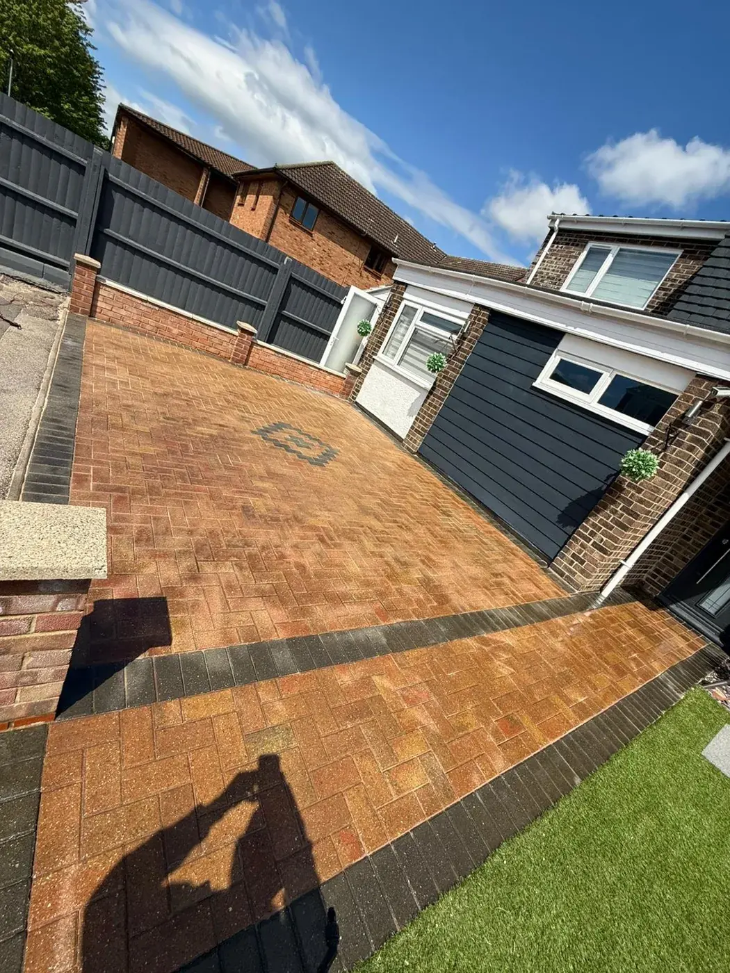 Block paving, corner to kerb