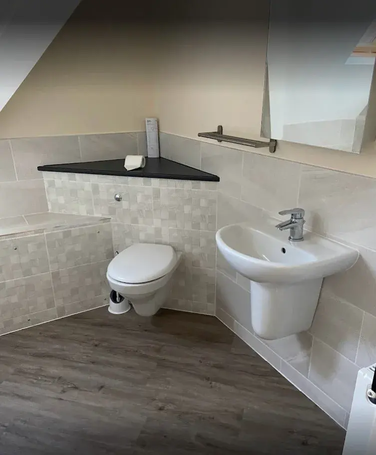 En-suite, handover ready